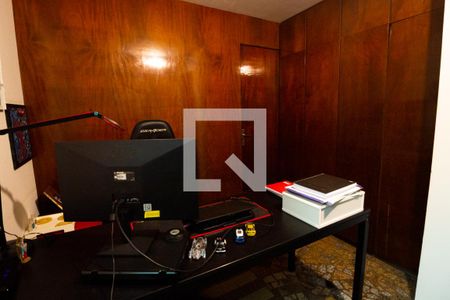 Casa à venda com 390m², 3 quartos e 6 vagasEscritório