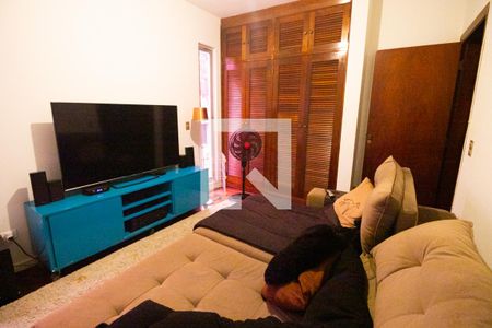 Sala de TV de casa à venda com 3 quartos, 390m² em Jardim Viana, São Paulo