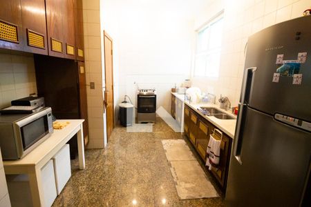 Casa à venda com 390m², 3 quartos e 6 vagasCozinha - Armários