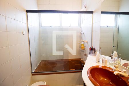 Casa à venda com 390m², 3 quartos e 6 vagasBanheiro Corredor