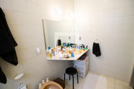 Casa à venda com 390m², 3 quartos e 6 vagasBanheiro da Suíte 1