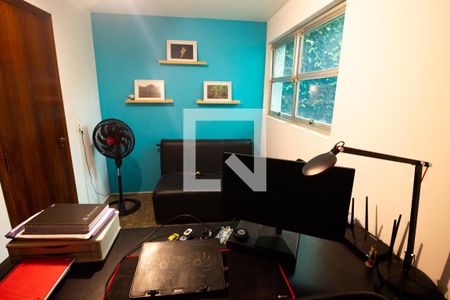 Casa à venda com 390m², 3 quartos e 6 vagasEscritório