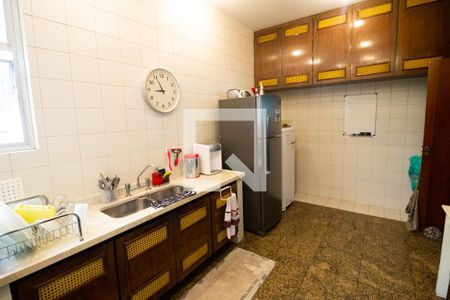 Casa à venda com 390m², 3 quartos e 6 vagasCozinha - Armários