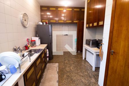 Casa à venda com 390m², 3 quartos e 6 vagasCozinha - Armários