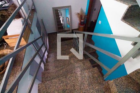 Casa à venda com 390m², 3 quartos e 6 vagasEscada de acesso 