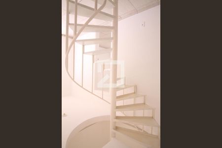 Apartamento para alugar com 83m², 2 quartos e 1 vagaEscada