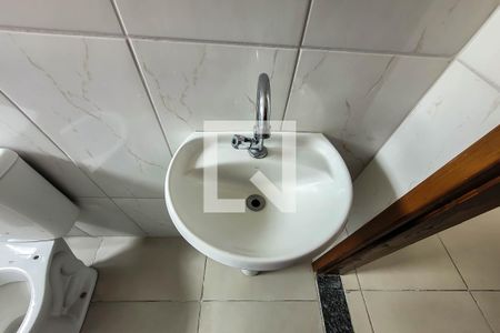 Banheiro de casa para alugar com 1 quarto, 45m² em Vila Liviero, São Paulo