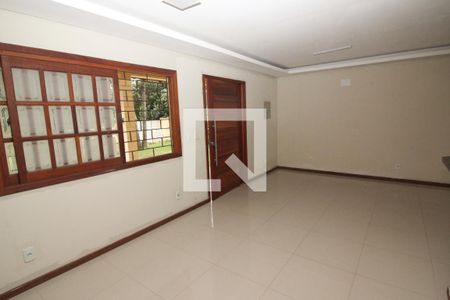 Sala de casa à venda com 2 quartos, 100m² em Campo Novo, Porto Alegre
