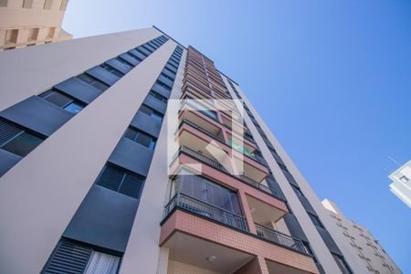 Apartamento para alugar com 80m², 3 quartos e 1 vaga Apartamento para alugar com 80m², 3 quartos e 1 vagaFachada