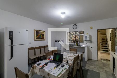 Casa à venda com 140m², 4 quartos e 2 vagas Casa à venda com 140m², 4 quartos e 2 vagasCozinha