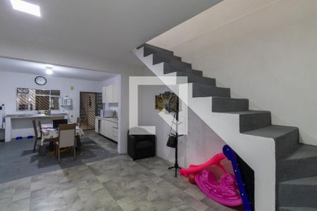 Casa à venda com 140m², 4 quartos e 2 vagas Casa à venda com 140m², 4 quartos e 2 vagasCozinha
