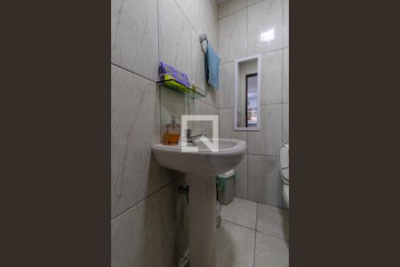 Casa à venda com 140m², 4 quartos e 2 vagas Casa à venda com 140m², 4 quartos e 2 vagasBanheiro Social 2