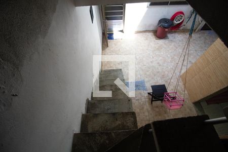 Casa à venda com 140m², 3 quartos e 2 vagas Casa à venda com 140m², 3 quartos e 2 vagasEscada