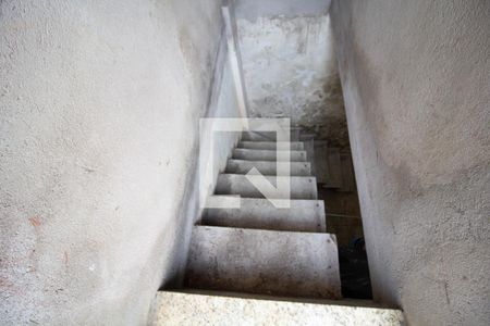 Casa à venda com 140m², 3 quartos e 2 vagas Casa à venda com 140m², 3 quartos e 2 vagasEscada