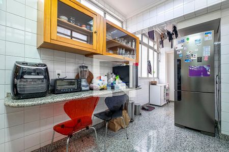 Cozinha de apartamento à venda com 2 quartos, 130m² em Cerqueira César, São Paulo