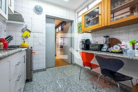 Cozinha de apartamento à venda com 2 quartos, 130m² em Cerqueira César, São Paulo