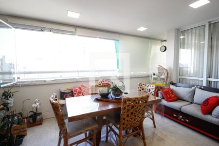 Apartamento à venda com 206m², 3 quartos e 4 vagas Apartamento à venda com 206m², 3 quartos e 4 vagasVaranda gourmet