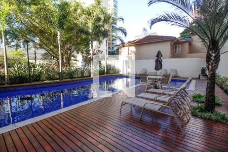 Apartamento à venda com 206m², 3 quartos e 4 vagas Apartamento à venda com 206m², 3 quartos e 4 vagasPiscina