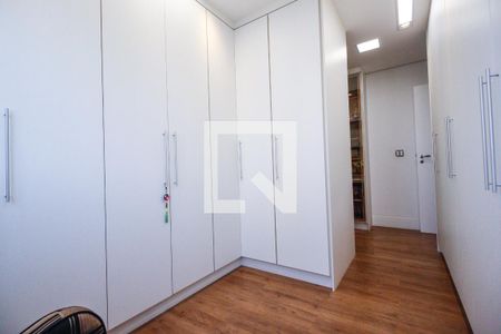 Apartamento à venda com 206m², 3 quartos e 4 vagas Apartamento à venda com 206m², 3 quartos e 4 vagasCloset