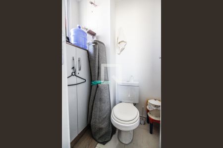 Apartamento à venda com 206m², 3 quartos e 4 vagas Apartamento à venda com 206m², 3 quartos e 4 vagasBanheiro de serviço