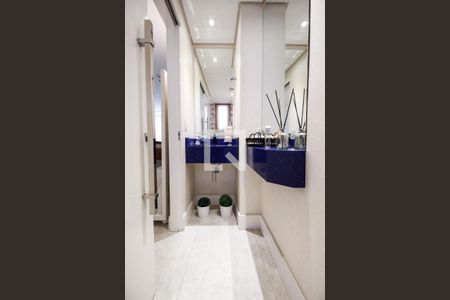 Apartamento à venda com 206m², 3 quartos e 4 vagas Apartamento à venda com 206m², 3 quartos e 4 vagasLavabo