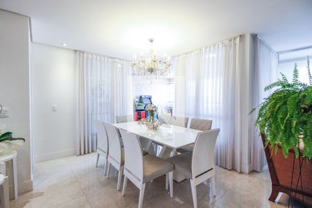 Apartamento à venda com 206m², 3 quartos e 4 vagas Apartamento à venda com 206m², 3 quartos e 4 vagasSala de jantar