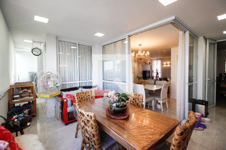 Apartamento à venda com 206m², 3 quartos e 4 vagas Apartamento à venda com 206m², 3 quartos e 4 vagasVaranda gourmet