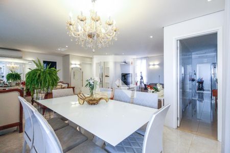 Apartamento à venda com 206m², 3 quartos e 4 vagas Apartamento à venda com 206m², 3 quartos e 4 vagasSala de jantar