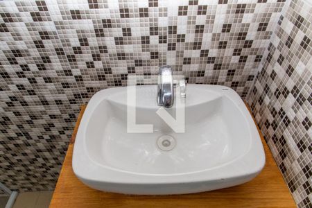 Apartamento para alugar com 95m², 2 quartos e sem vagaDetalhe banheiro
