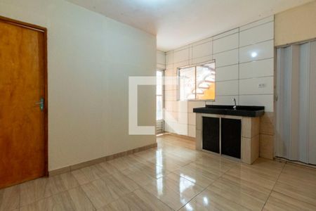 Cozinha de casa para alugar com 1 quarto, 35m² em Conjunto Habitacional A. E. Carvalho, São Paulo