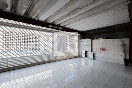 Casa à venda com 135m², 4 quartos e 2 vagas Casa à venda com 135m², 4 quartos e 2 vagasGaragem