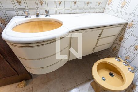 Apartamento para alugar com 130m², 5 quartos e 2 vagasArmário do Banheiro da Suíte 1