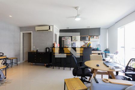Sala de apartamento para alugar com 1 quarto, 65m² em Barra da Tijuca, Rio de Janeiro