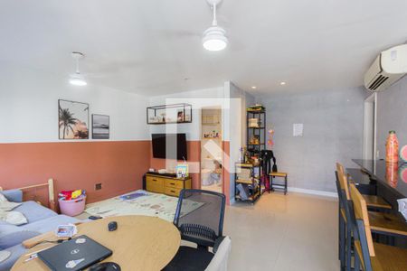 Sala de apartamento para alugar com 1 quarto, 65m² em Barra da Tijuca, Rio de Janeiro