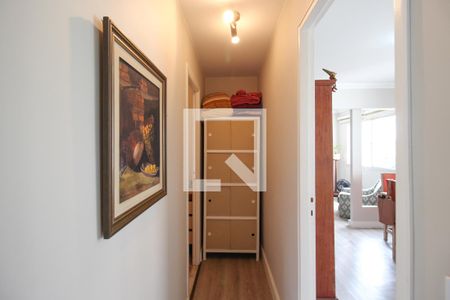 Corredor de apartamento para alugar com 3 quartos, 75m² em Indianópolis, São Paulo