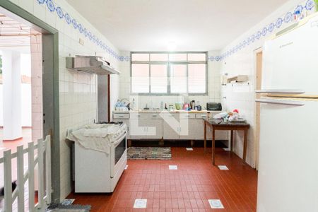 Casa à venda com 420m², 4 quartos e 8 vagas Casa à venda com 420m², 4 quartos e 8 vagasCozinha