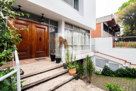 Casa à venda com 420m², 4 quartos e 8 vagas Casa à venda com 420m², 4 quartos e 8 vagasEntrada