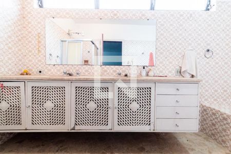 Casa à venda com 420m², 4 quartos e 8 vagas Casa à venda com 420m², 4 quartos e 8 vagasQuarto 1 - banheiro