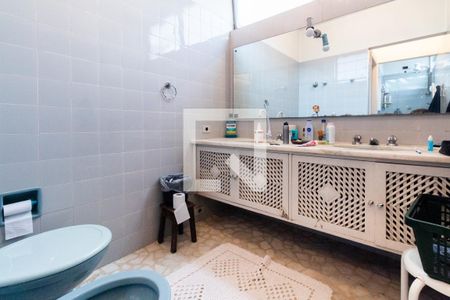 Casa à venda com 420m², 4 quartos e 8 vagas Casa à venda com 420m², 4 quartos e 8 vagasBanheiro social