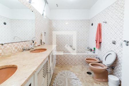 Casa à venda com 420m², 4 quartos e 8 vagas Casa à venda com 420m², 4 quartos e 8 vagasQuarto 1 - banheiro