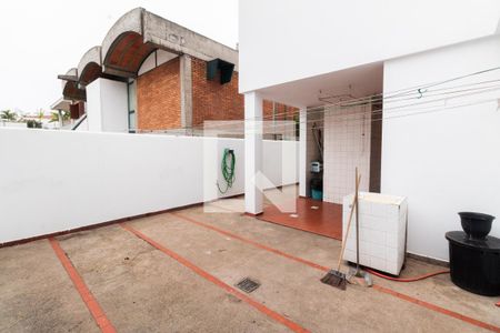 Casa à venda com 420m², 4 quartos e 8 vagas Casa à venda com 420m², 4 quartos e 8 vagasQuintal