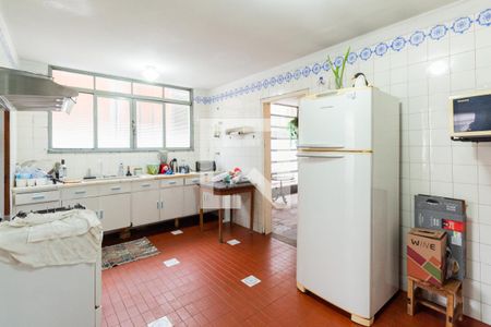 Casa à venda com 420m², 4 quartos e 8 vagas Casa à venda com 420m², 4 quartos e 8 vagasCozinha