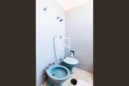 Casa à venda com 420m², 4 quartos e 8 vagas Casa à venda com 420m², 4 quartos e 8 vagasBanheiro social