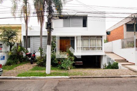 Casa à venda com 420m², 4 quartos e 8 vagas Casa à venda com 420m², 4 quartos e 8 vagasFachada