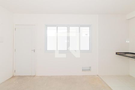 Sala e Cozinha de casa de condomínio à venda com 2 quartos, 40m² em Vila Isolina Mazzei, São Paulo