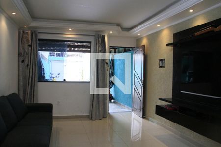 Sala de casa à venda com 3 quartos, 120m² em Vila Carmosina, São Paulo