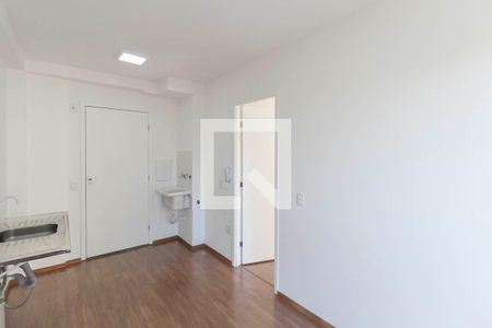 Sala/Cozinha de apartamento à venda com 1 quarto, 28m² em Vila Tolstoi, São Paulo