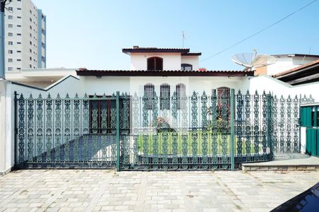 Casa para alugar com 260m², 3 quartos e 5 vagasFachada