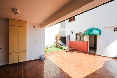 Casa para alugar com 260m², 3 quartos e 5 vagasQuintal