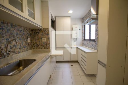Apartamento à venda com 220m², 3 quartos e 2 vagasCozinha